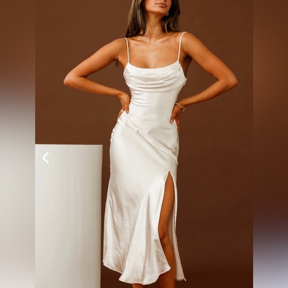 Selfie Leslie Dresses & Skirts - Selfie Leslie Well Versed Pleated Bust Front Split Dress - Champagne, medium